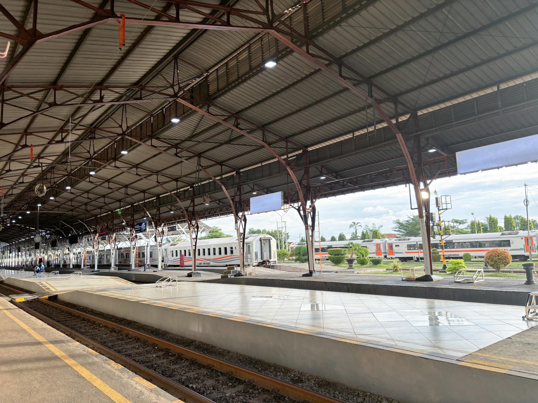 Rumah dekat Stasiun Cilebut