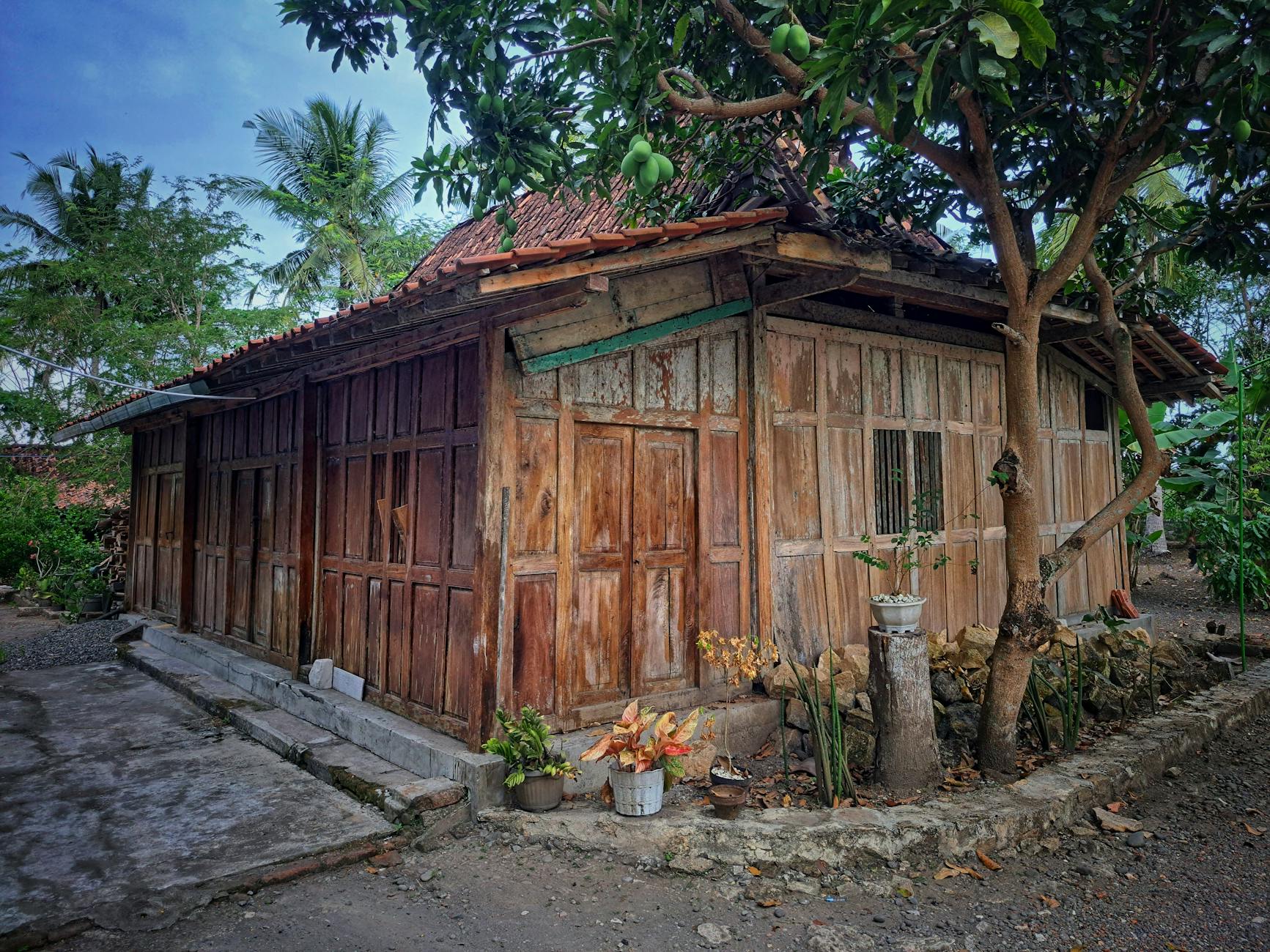 Rumah siap huni modern di Nanggewer, cocok untuk keluarga bahagia.