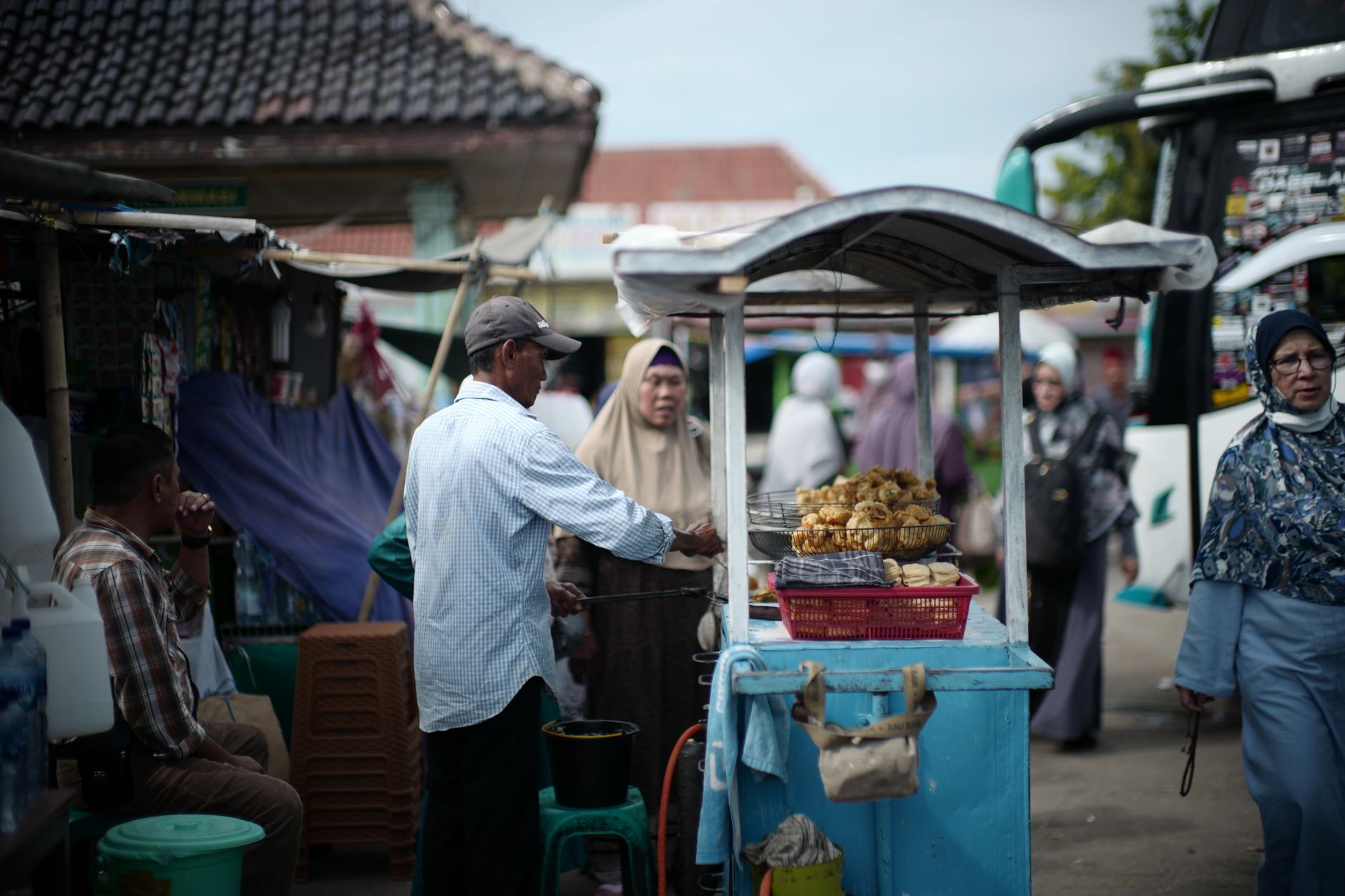 Rumah strategis dekat jalur bus komuter Cibinong, akses mudah ke pusat kota.