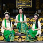 Rumah minimalis type 48/72 di Cibinong dengan halaman hijau, cocok untuk keluarga modern.