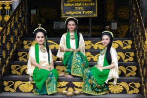 Rumah minimalis type 48/72 di Cibinong dengan halaman hijau, cocok untuk keluarga modern.